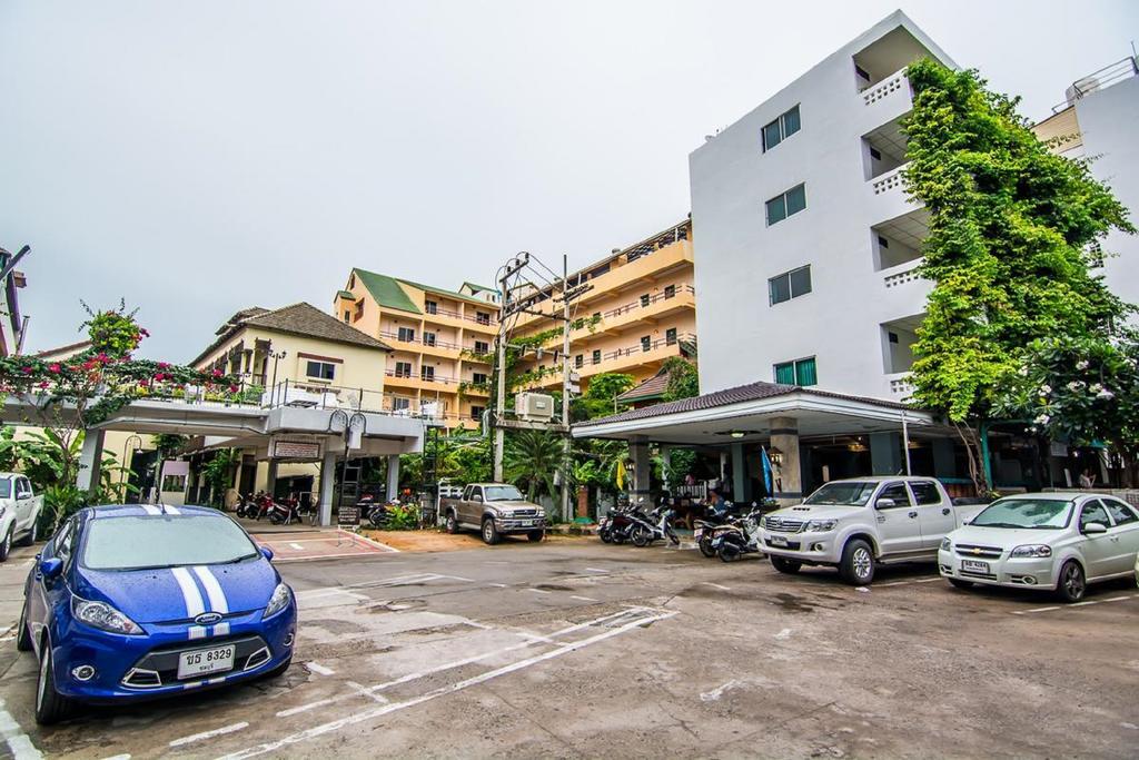 Sutus Court 5 Hotel Pattaya Exterior foto